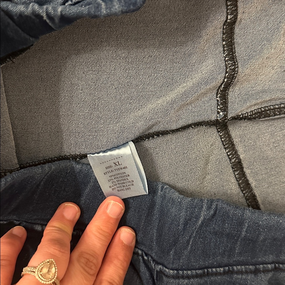 Stretch denim flare legs - Picture 4 of 6